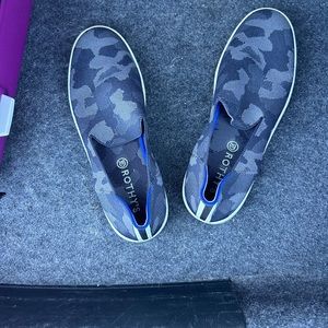 grey rothy’s sneakers